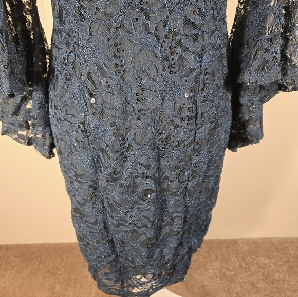 VENUS Off Shoulder Dress Bell Sleeve Blue Lace / Slip Sz 8 - Picture 5 of 9
